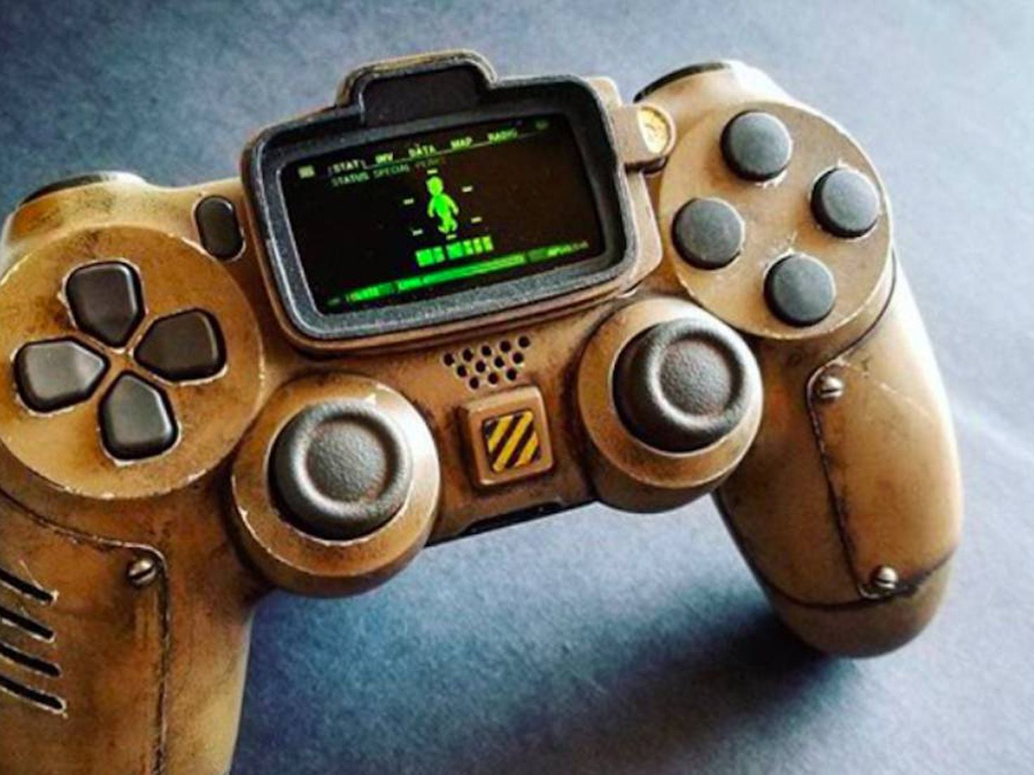 Фоллаут ps4. Фоллаут на ps4. Ps4 кастом фоллаут. Джойстик ПС фоллаут. Геймпад Fallout PS.