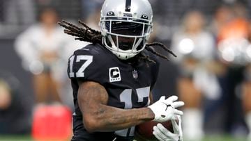 Raiders WR Davante Adams pushed over a photographer following game