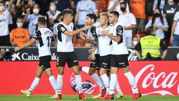 Valencia 3 - Alavés 0: resumen, resultado y goles. LaLiga Santander