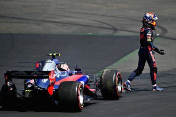 Carlos Sainz fuera de carrera en la segunda vuelta, por un incidente con Daniil Kvyat.