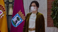 La presidenta de la Comunidad de Madrid, Isabel D&iacute;az Ayuso, durante el acto c&iacute;vico militar en la Puerta del Sol con motivo del D&iacute;a de la Comunidad de Madrid, a 2 de mayo de 2021, en Madrid (Espa&ntilde;a). La Puerta del Sol ha acogido