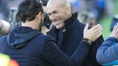 Getafe coach José Bordalás and Real Madrid coach Zinedine Zidane greet before kick-off.