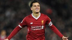 Liverpool&#039;s Brazilian midfielder Philippe Coutinho celebrates scoring the opening goal of the English Premier League football match between Liverpool and Swansea City at Anfield in Liverpool, north west England on December 26, 2017. / AFP PHOTO / Pau