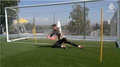 El brutal entrenamiento de Courtois en el Madrid: ¡ataja pelotas de otro deportes!