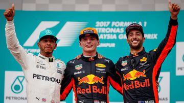 KUALA LUMPUR, MALAYSIA - OCTOBER 01:  Race winner Max Verstappen of Netherlands and Red Bull Racing, second place finisher Lewis Hamilton of Great Britain and Mercedes GP and third place finisher Daniel Ricciardo of Australia and Red Bull Racing celebrate on the podium during the Malaysia Formula One Grand Prix at Sepang Circuit on October 1, 2017 in Kuala Lumpur, Malaysia.  (Photo by Lars Baron/Getty Images)