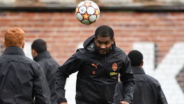 (FILES) In this file photo taken on October 18, 2021 Shakhtar Donetsk&#039;s Brazilian defender Marlon (C) and teammates take part in a training session at the club&#039;s training ground outside Kiev on the eve of their UEFA Champions League football mat