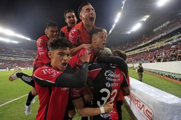 GUADALAJARA, MEXICO - NOVEMBER 27: Julio Furch #09 of Atlas celebrates with his teammates after scoring the first goal of his team during the quarterfinals second leg match between Atlas and Monterrey as part of the Torneo Grita Mexico A21 Liga MX at Jali