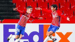 Alberto Soro celebrando un gol con Jes&uacute;s Vallejo.