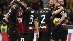 Milan (Italy), 20/05/2023.- AC Milan's Olivier Giroud (R) jubilees with his teammates after scoring the goal of 5 to 1 during the Italian serie A soccer match between AC Milan and Sampdoria at Giuseppe Meazza stadium in Milan, Italy, 20 May 2023. (Italia) EFE/EPA/MATTEO BAZZI
