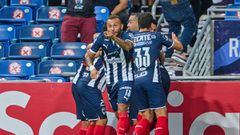 Maximiliano Meza festeja un gol con Monterrey