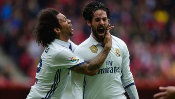 Real Madrid&#039;s midfielder Isco (R) celebrates with teammate Brazilian defender Marcelo after scoring a goal during the Spanish league football match Real Sporting de Gijon vs Real Madrid CF at El Molinon stadium in Gijon on April 15, 2017. / AFP PHOTO