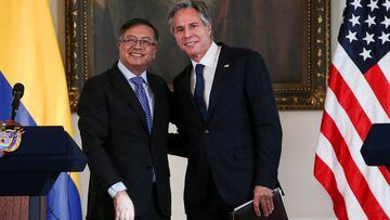 U.S. Secretary of State Antony Blinken poses with Colombia's President Gustavo Petro as they attend a meeting to review cooperation on security, trade and climate change issues, at the headquarters of the Colombian Presidency, in Bogota, Colombia October 3, 2022. REUTERS/Luisa Gonzalez/Pool