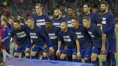 Barcelona team line up with message of support for Dembelé.