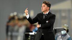 Argentina's River Plate coach Marcelo Gallardo gestures during the Copa Libertadores group stage first leg football match between Peru's Alianza Lima and Argentina's River Plate at the National Stadium in Lima, on April 6, 2022. (Photo by ERNESTO BENAVIDES / AFP)
