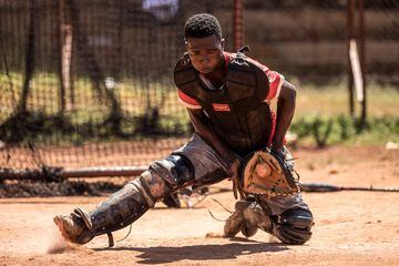 El fotógrafo de AFP, Badru Katumba, ha realizado un reportaje visual sobre cómo son las condiciones de los más jóvenes aficionados al béisbol en Gayaza, ciudad en el distrito de Wakiso en la región de Buganda en Uganda.