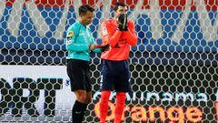 French referee Johan Hamel gives a red card to Caen&#039;s French goalkeeper Remy Vercoutre (R) during the French L1 football match between Caen (SMC) and Lille (LOSC) on December 13, 2018, at the Michel d&#039;Ornano stadium, in Caen, northwestern France