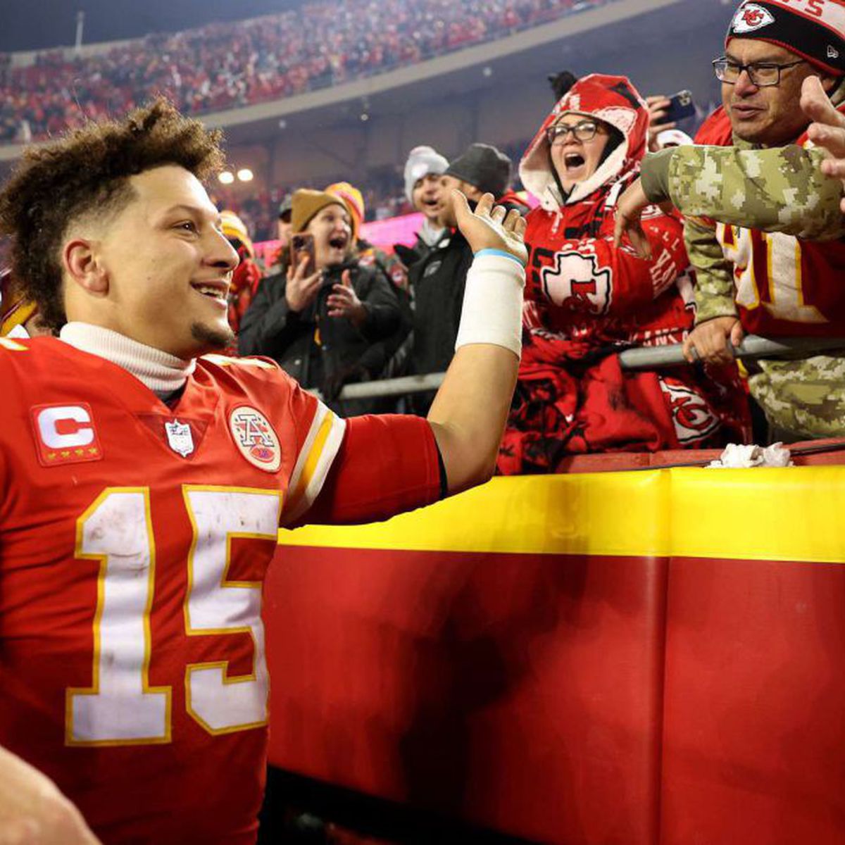 Final score: Chiefs handle Bills 38-24, win second straight AFC