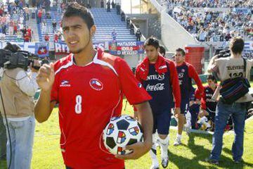 Con dos goles de Marcelo Salas, Chile obtuvo un importante empate ante Uruguay en Montevideo en el camino a Sudáfrica 2010. Esta fue la última vez en que la escuadra nacional puntuó en la capital uruguaya, la misma en la cual el 'Matador' llegó a los 37 tantos y se consolidó como goleador histórico de 'La Roja'. 