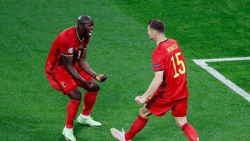 SAINT PETERSBURG, RUSSIA - JUNE 12: Thomas Meunier of Belgium celebrates with Romelu Lukaku and team mates after scoring their side&#039;s second goal during the UEFA Euro 2020 Championship Group B match between Belgium and Russia on June 12, 2021 in Sain