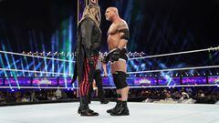 Bray &#039;The Fiend&#039; Wyatt y Goldberg durante el WWE Super ShowDown 2020.