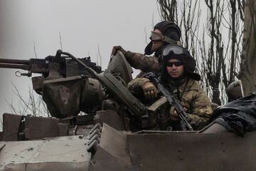 Rusia ha dado comienzo a la guerra con Ucrania iniciando la pasada madrugada una "operación militar especial" en el Donbás. El presidente ruso, Vladímir Putin, ha anunciado la operación y varias ciudades del este ucranio, desde Sloviansk y Kramatorsk a Járkov, a 30 kilómetros de la frontera rusa, fueron agredidas.