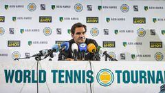 El tenista suizo Roger Federer habla durante una rueda de prensa.