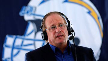 File Photo: San Diego Chargers&#039; President and Chief Executive Dean Spanos wears a headset during an interview at the NFL team&#039;s headquarters in San Diego, California January 9, 2013. REUTERS/Mike Blake/File Photo