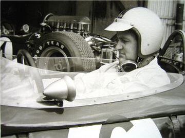 Denny Hulme, piloto de Nueva Zelanda, conquistó el GP de México un 19 de octubre de 1969. Lo hizo a bordo de su McLaren M7A, motor Ford-Cosworth V8 de 2,998 cc 