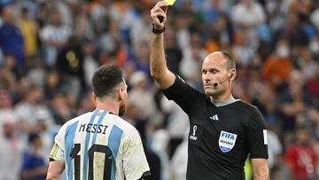 Spanish referee Antonio Mateu Lahoz shows a yellow card to Argentina's forward #10 Lionel Messi during the Qatar 2022 World Cup quarter-final football match between Netherlands and Argentina at Lusail Stadium, north of Doha, on December 9, 2022. (Photo by Alberto PIZZOLI / AFP)