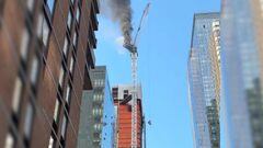 El momento en el que una grúa se desploma en un rascacielos de Nueva York
