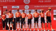 Los corredores del equipo CCC antes de tomar la salida en el UAE Tour de 2020.