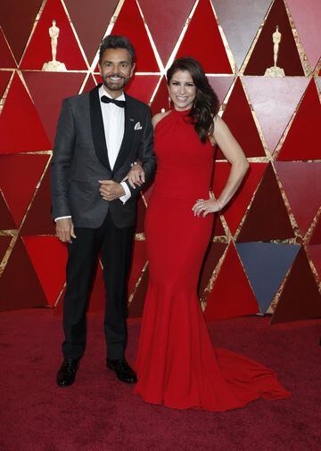 Eugenio Derbez y Alessandra Rosaldo en la alfombra roja de los Premios Oscar 2018