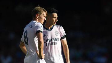 BOURNEMOUTH, ENGLAND - AUGUST 20: (L-R) Martin Odegaard and Gabriel Martinelli of Arsenal during the Premier League match between AFC Bournemouth and Arsenal FC at Vitality Stadium on August 20, 2022 in Bournemouth, England. (Photo by Stuart MacFarlane/Arsenal FC via Getty Images)