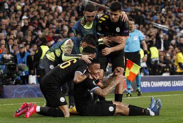 El City celebra el gol de Gabriel Jesus en el Bernabéu.