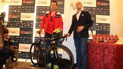 Vincenzo Nibali y Alex Carera presentan la bicicleta con la que competir&aacute; el ciclista siciliano en la edici&oacute;n 100 del Giro de Italia.