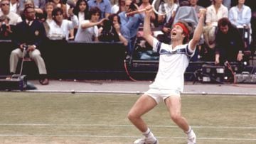 John McEnroe celebra el Wimbledon de 1981 tras vencer en la final de Wimbledon a su rival el sueco Bjorn Borg. Dicho partido es considerado como uno de los mejores duelos de la historia del tenis. El encuentro acabó 6-4, 6-7, 6-7 y 4-6 a favor del tenista