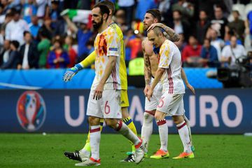 Juanfran (ausente hoy), Ramos e Iniesta en Saint Denis tras la eliminación de España en la Eurocopa 2016.