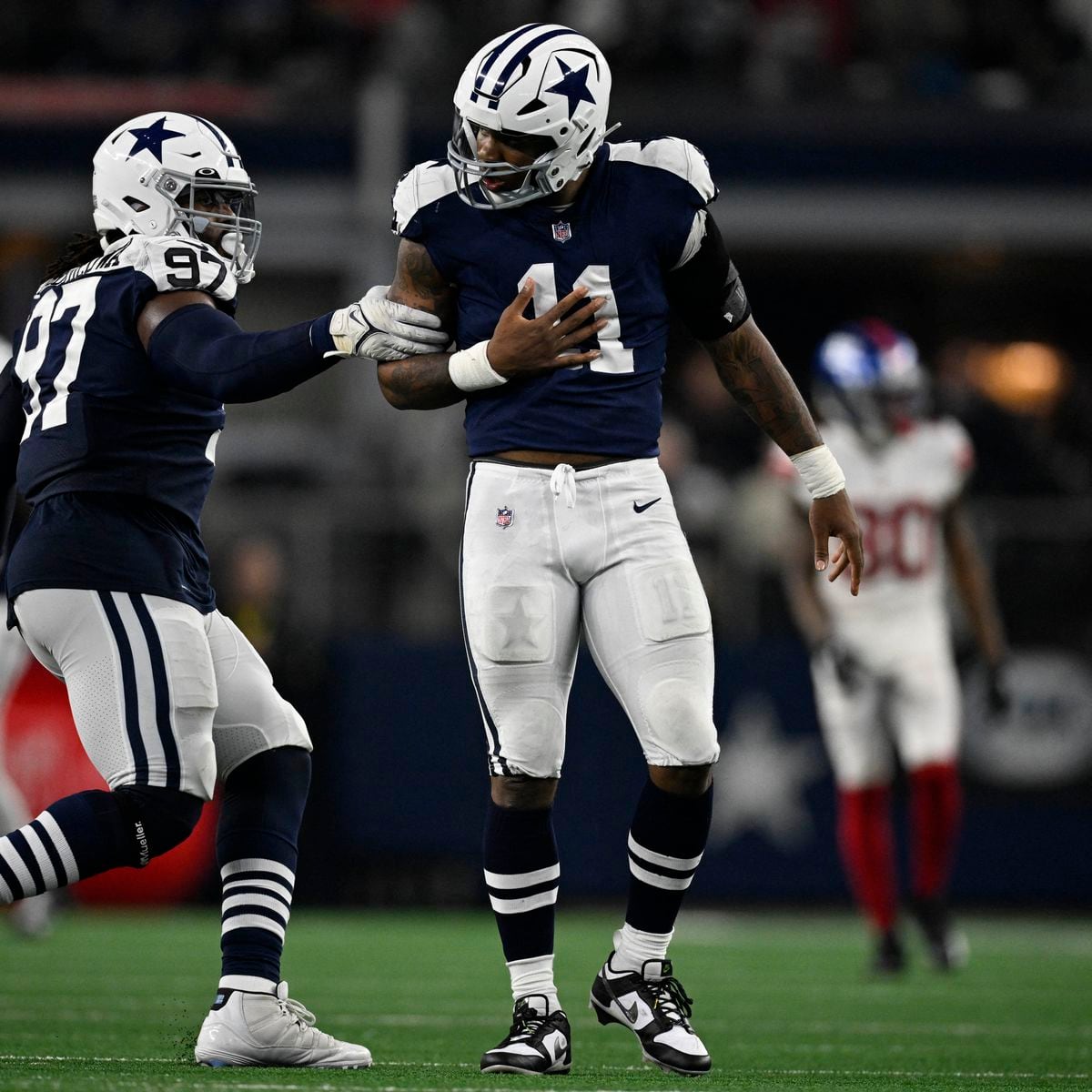 Watch: 49ers, Cowboys fans stampede into AT&T Stadium