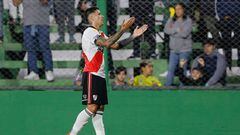 FLORENCIO VARELA, ARGENTINA - APRIL 02: Enzo Fernandez of River Plate gestures celebrates after scoring his team's first goal during a match between Defensa y Justicia and River Plate as part of Copa de la Liga 2022 at Estadio Norberto Tomaghello on April 2, 2022 in Florencio Varela, Argentina. (Photo by Daniel Jayo/Getty Images)
