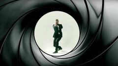 David Beckham postula su candidatura para ser el nuevo James Bond en el programa de James Corden.