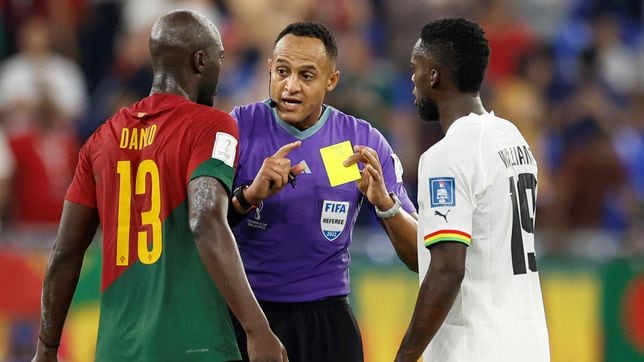 Who is the referee for Cameroon vs Brazil in the World Cup 2022 group G final game?