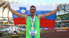 El lanzador de disco esloveno Kristjan Ceh celebra su victoria en la final en los Mundiales de Atletismo de Oregón.