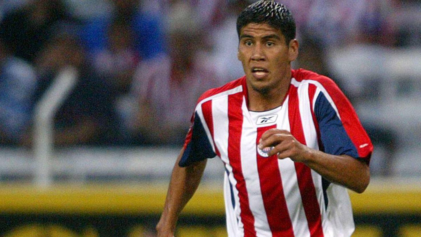 Chivas compró a Carlos Salcido con material de utilería - AS México