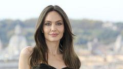 Angelina Jolie se borra su tatuaje de Brad Pitt