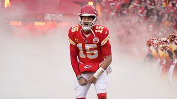 NFL stars Patrick Mahomes and Deebo Samuel prefer real grass