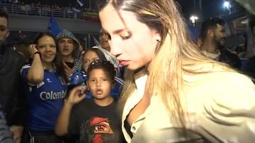 Tremendo: atentos a lo que le pasó a esta reportera en la fiesta del título en Colombia