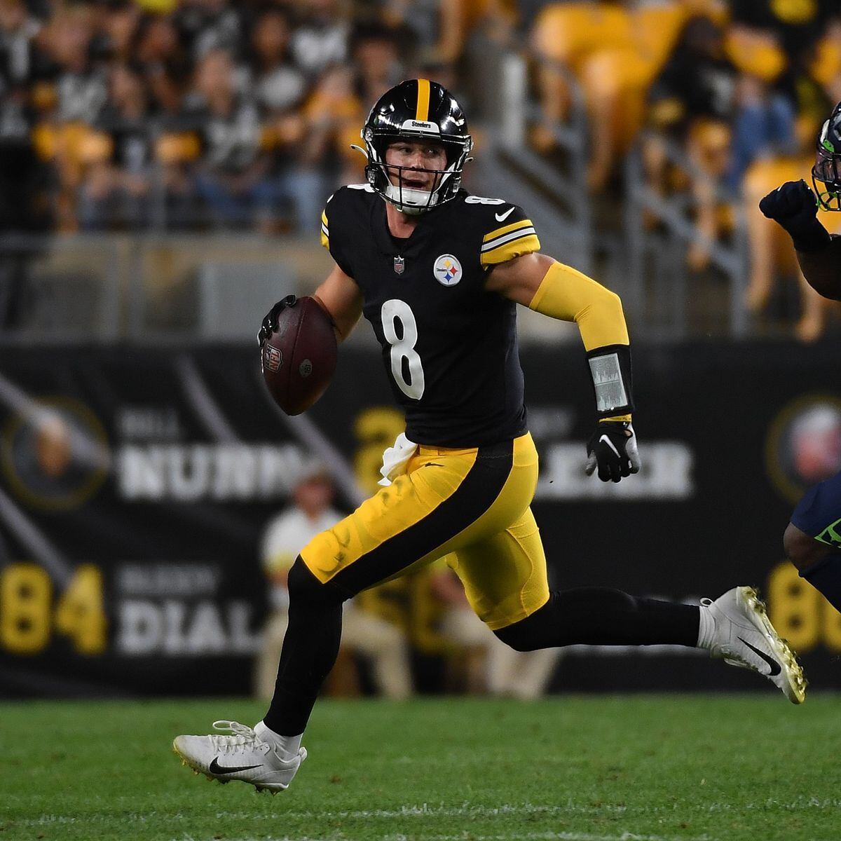 Steelers surprised by rookie quarterback Kenny Pickett's maturity - AS USA