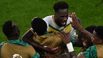 Senegal's forward #09 Boulaye Dia celebrates scoring the opening goal with his teammates during the Qatar 2022 World Cup Group A football match between Qatar and Senegal at the Al-Thumama Stadium in Doha on November 25, 2022. (Photo by MANAN VATSYAYANA / AFP)