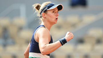 PARIS, FRANCE - OCTOBER 06: Nadia Podoroska of Argentina celebrates after winning a point during her Women&#039;s Singles quarterfinals match against Elina Svitolina of Ukraine on day ten of the 2020 French Open at Roland Garros on October 06, 2020 in Par