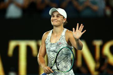 La tenista australiana de 26 años fue campeona del Torneo de Roland Garros en 2019, del Campeonato de Wimbledon 2021 y del Abierto de Australia 2022. Ha sido número 1 del Ranking WTA, y en marzo de 2022, con 25 años y tras casi una década en el tenis activo, anunció su retirada.